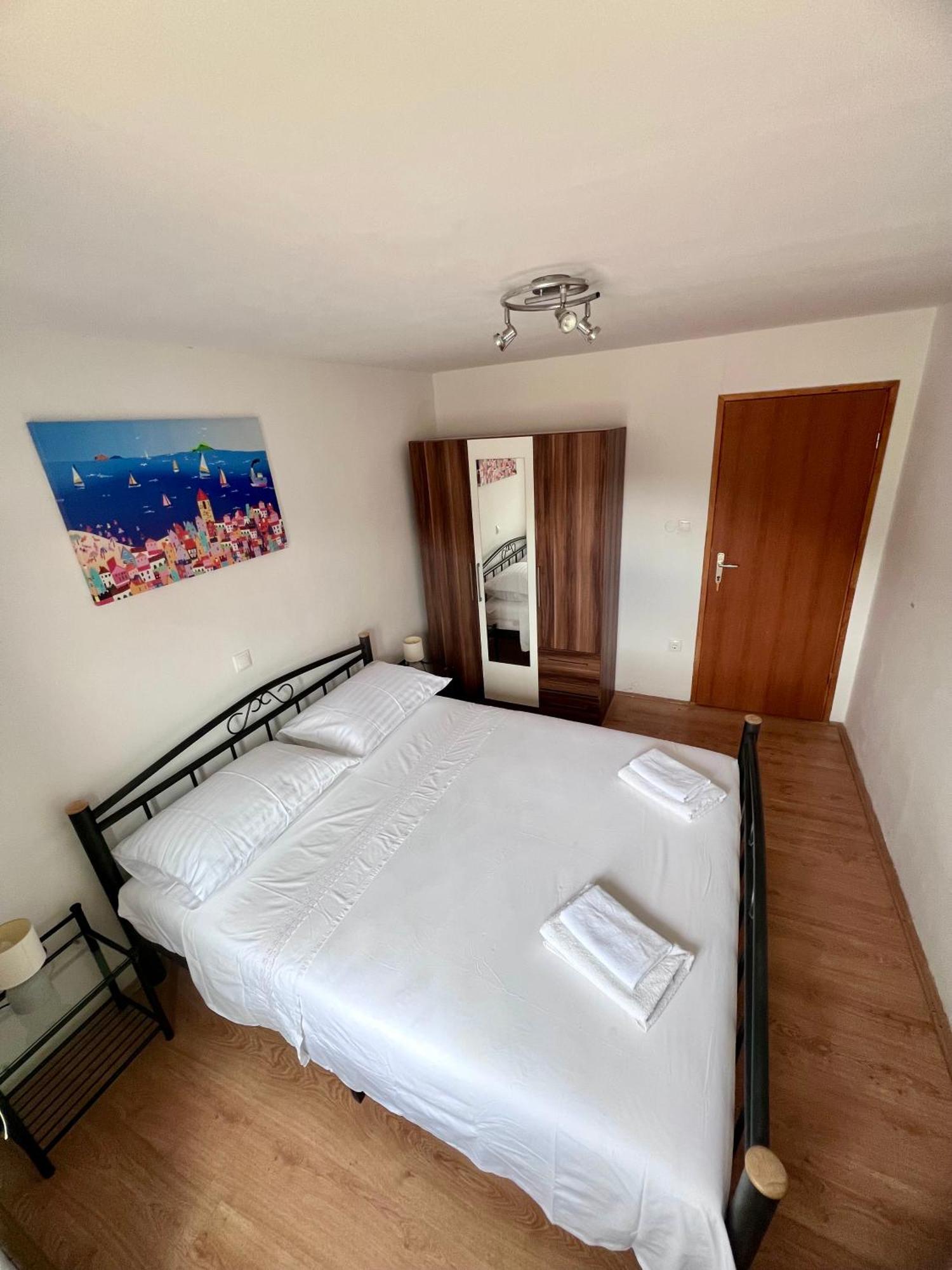 Apartments Tudor Nikola フヴァル エクステリア 写真