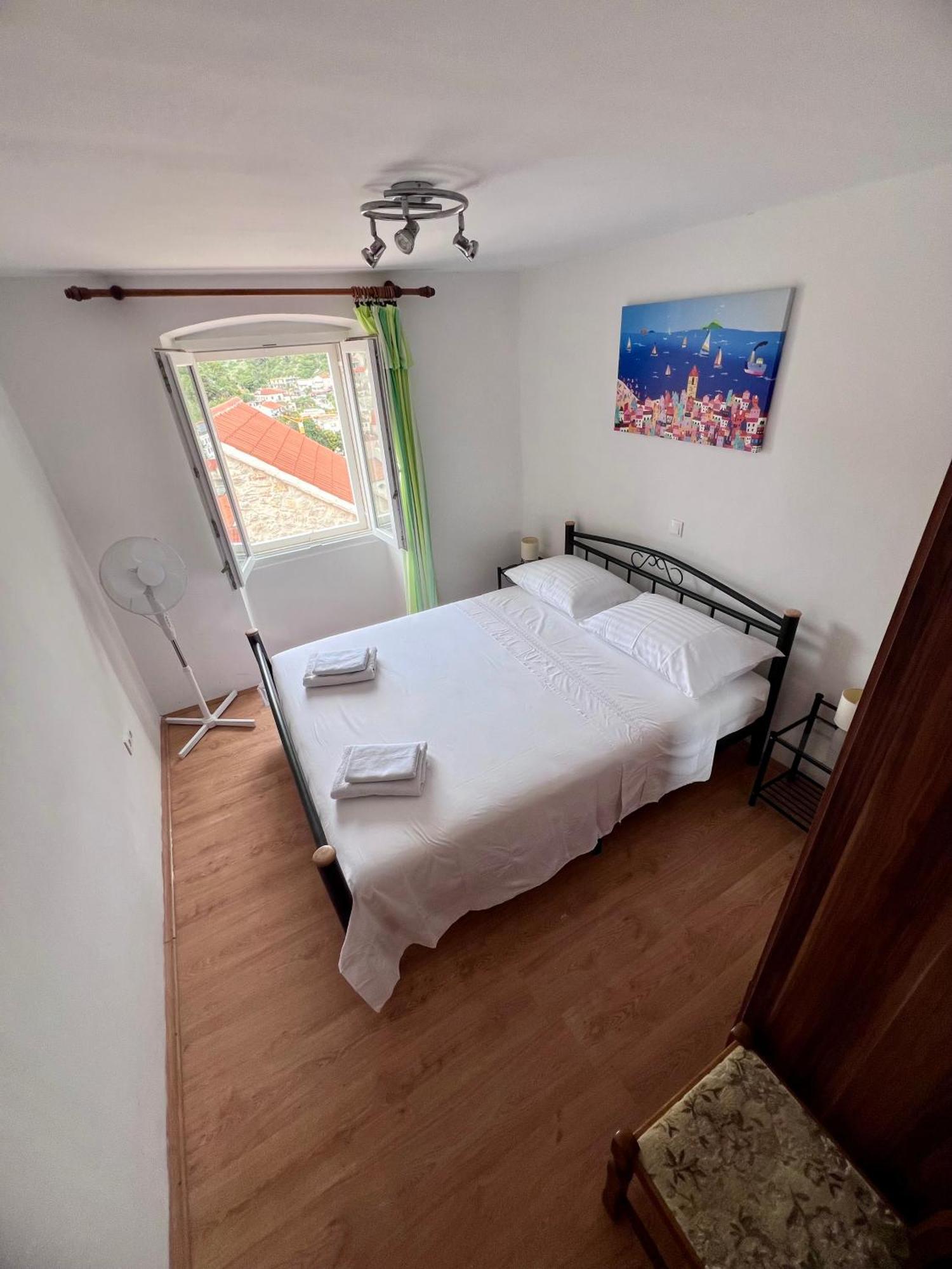 Apartments Tudor Nikola フヴァル エクステリア 写真